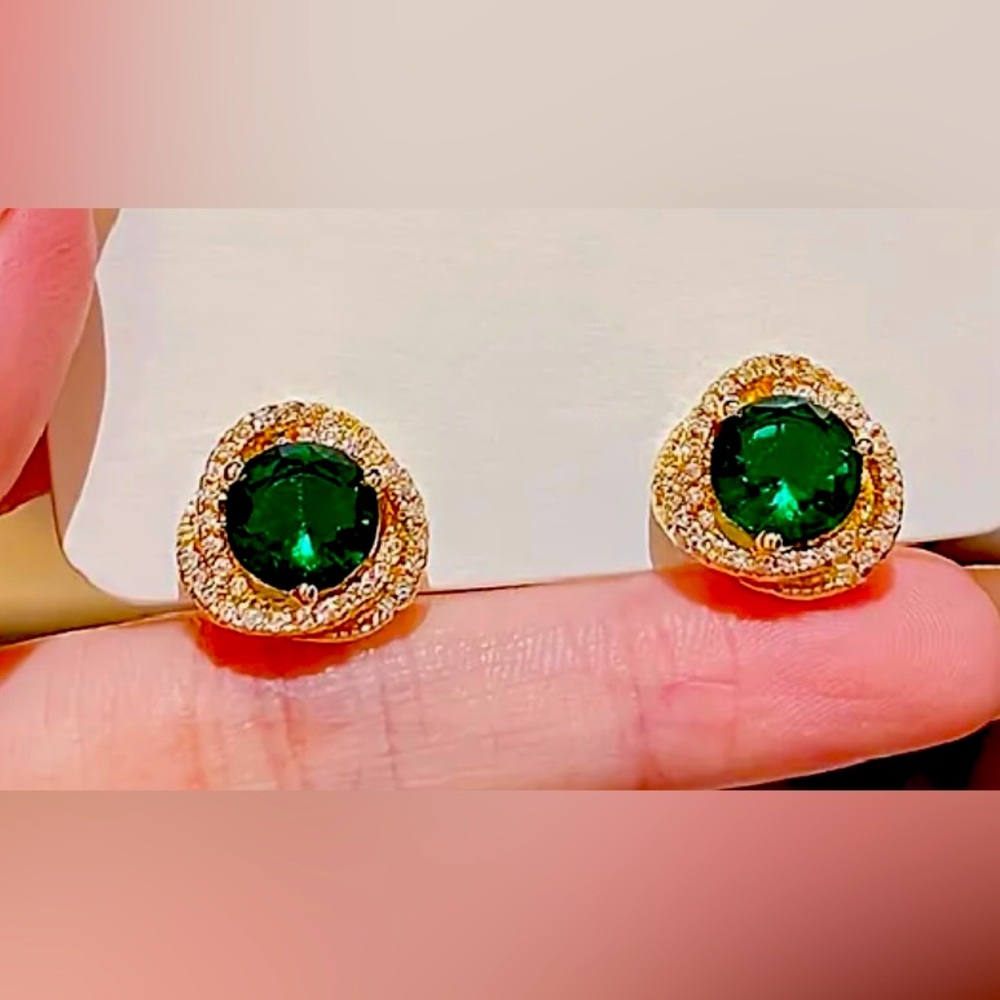 Green zircon earrings